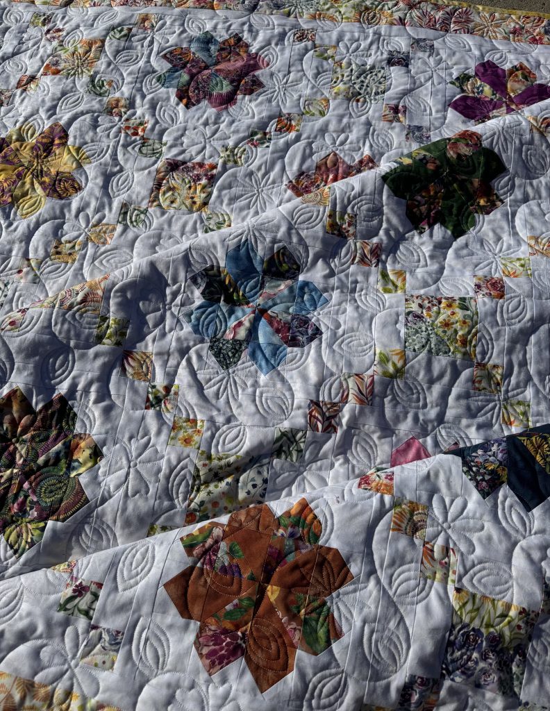 Villa in Bloom pantograph on flower chain quilted longarm quilting by Molly Kohler